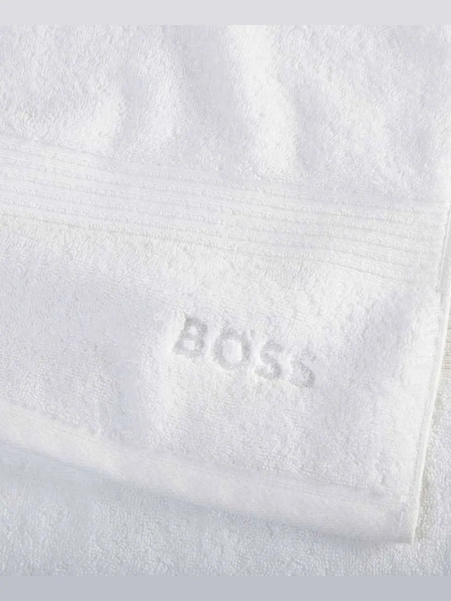 Банное полотенце Loft Aegean из чесаного хлопка, 28 x 55 дюймов Boss Home — изображение 2 из 2, белый
