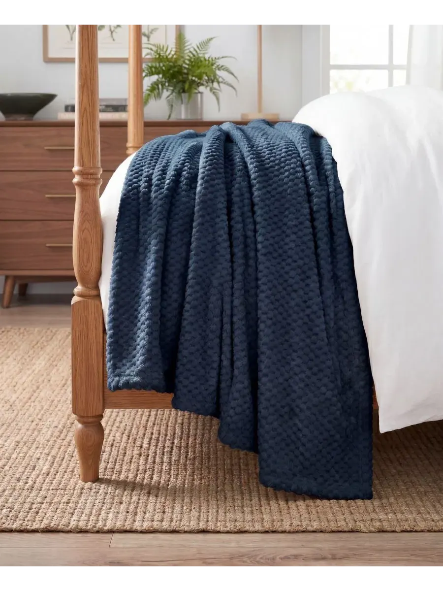 Флисовое одеяло с фактурой «попкорн» Lily, Twin XL Superior — изображение 8 из 8, темно-синий