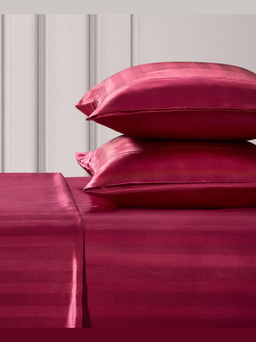Комплект постельного белья из атласа и дамаска, 4 предмета, размер King Juicy Couture — изображение 3 из 9, розовый