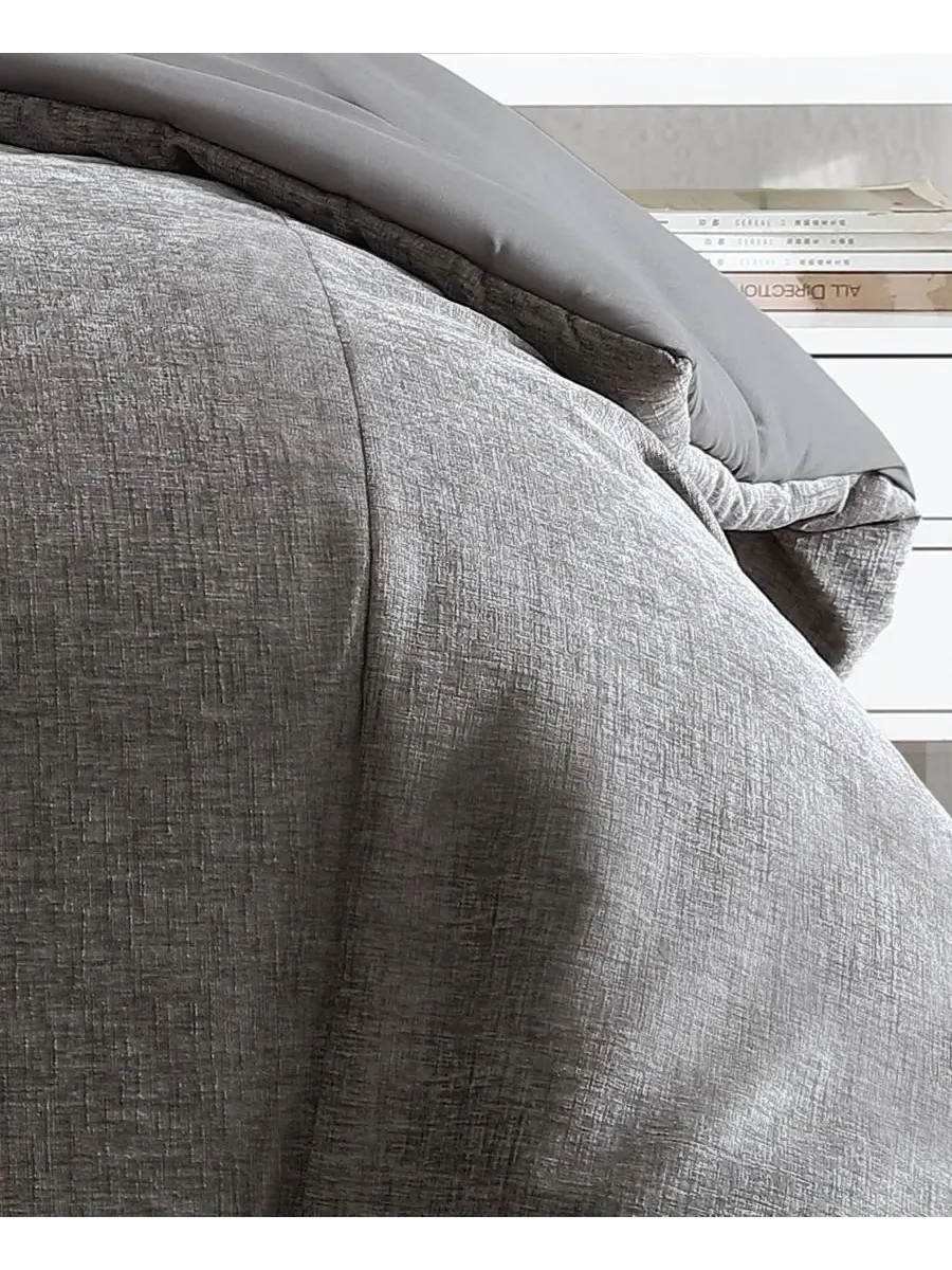 Комплект из 3 предметов с одеялом и наволочками Nantes Chenille Riverbrook Home — изображение 3 из 6, серый