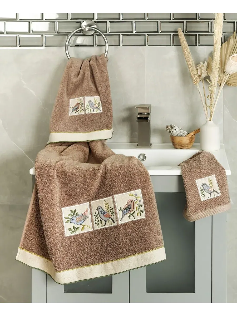 Набор из 3 полотенец Cotton Belinda с вышивкой Linum Home, какао — изображение 4 из 4