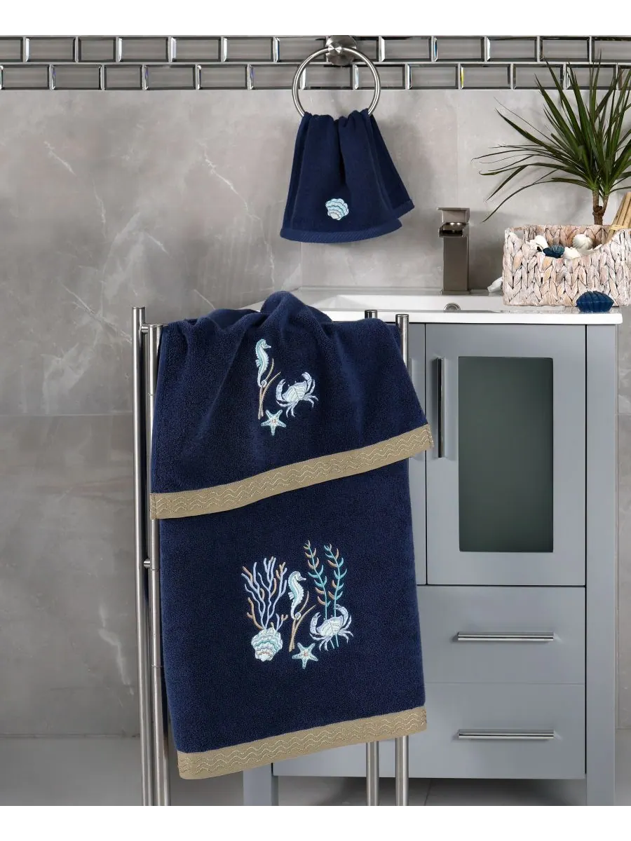 Набор из 3 банных полотенец Аарон из турецкого хлопка с вышивкой Linum Home, Marine, 3 Piece Set — изображение 5 из 6