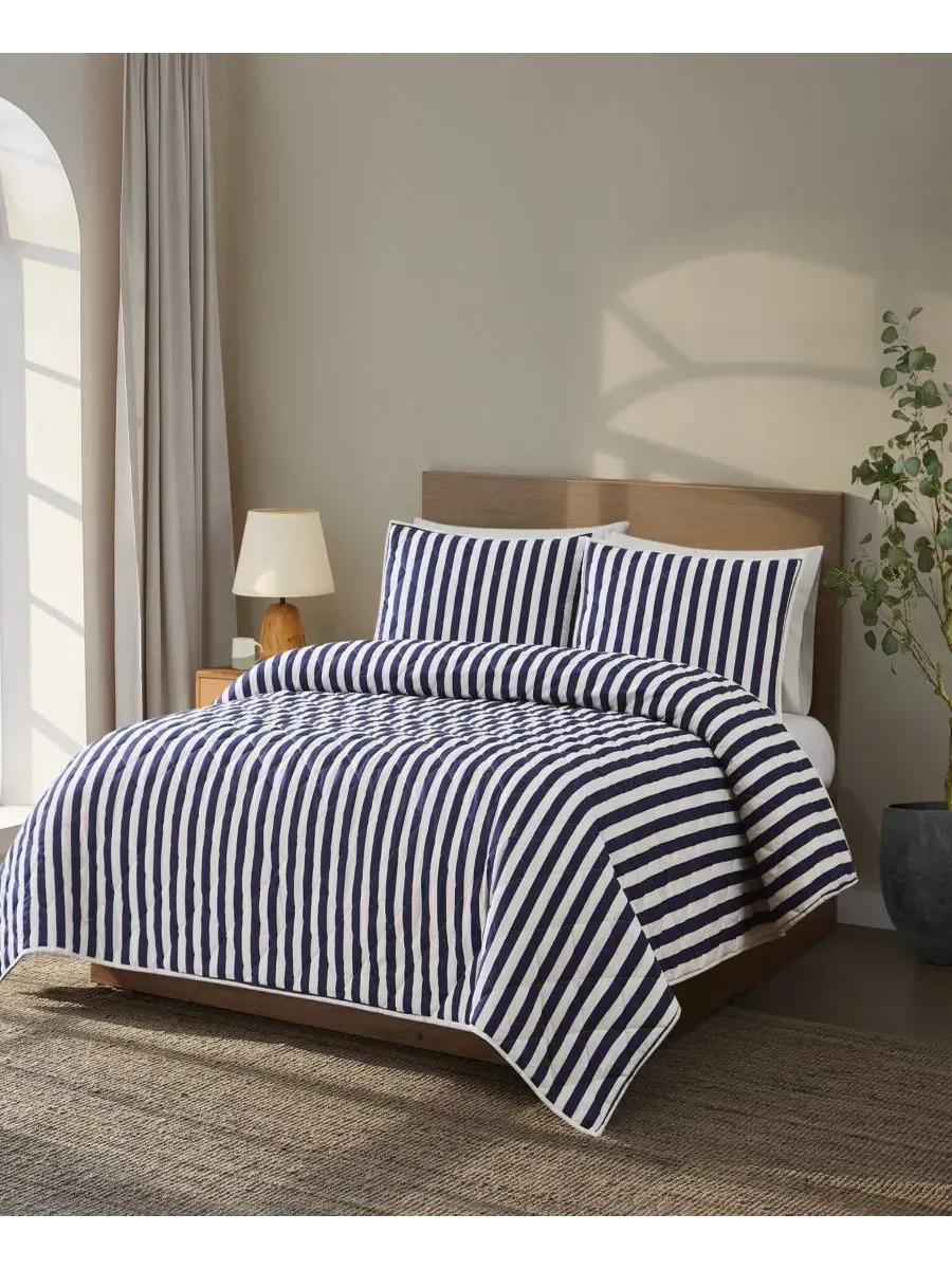 Комплект стеганого покрывала Levi Stripe, King Brooklyn Loom — изображение 3 из 6, белый темно-синий