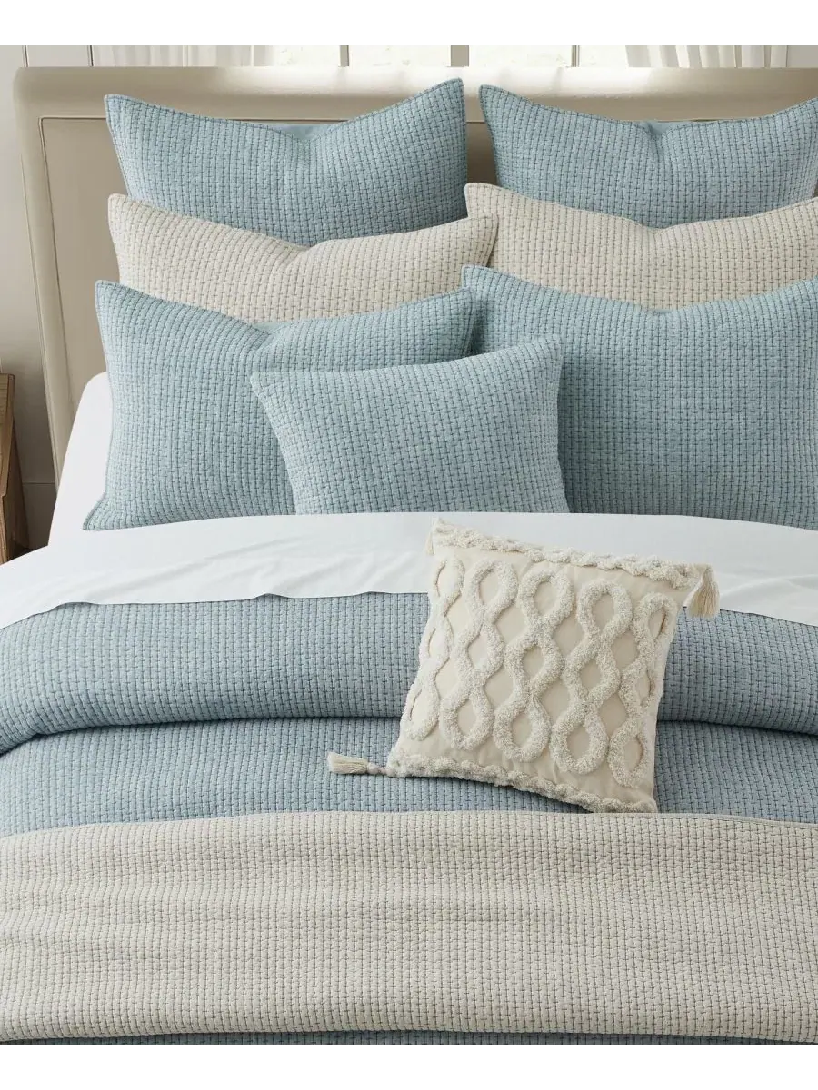 Наволочка евро из хлопка с вышивкой Pick-Stitch Artisan Levtex Home — изображение 2 из 3, шамбре
