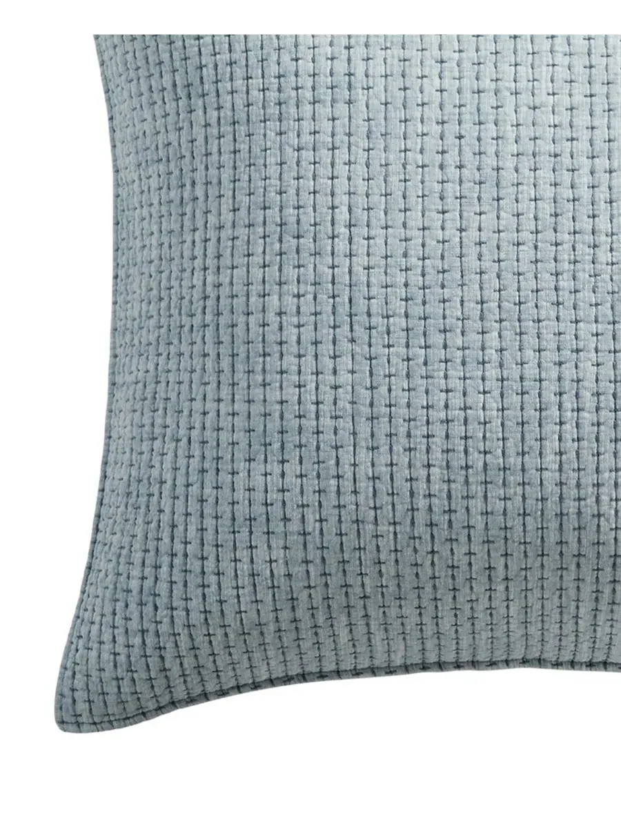 Наволочка евро из хлопка с вышивкой Pick-Stitch Artisan Levtex Home — изображение 3 из 3, шамбре