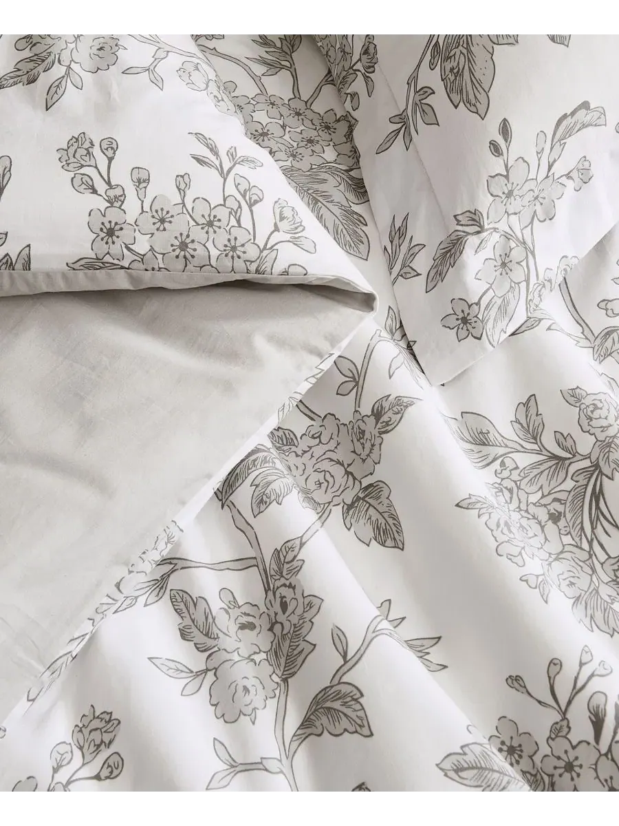 Комплект постельного белья Mila Floral Brooklyn Loom, King, с цветочным принтом — изображение 5 из 5, белый серый