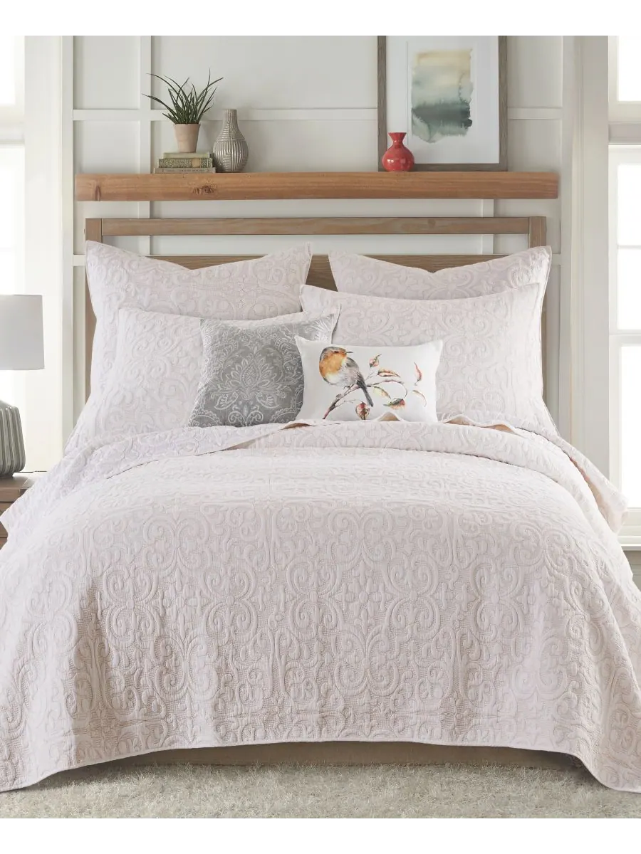 Комплект из двух наволочек Sherbourne Quilted Stitch, европейский стиль Levtex — изображение 3 из 3, бежевый