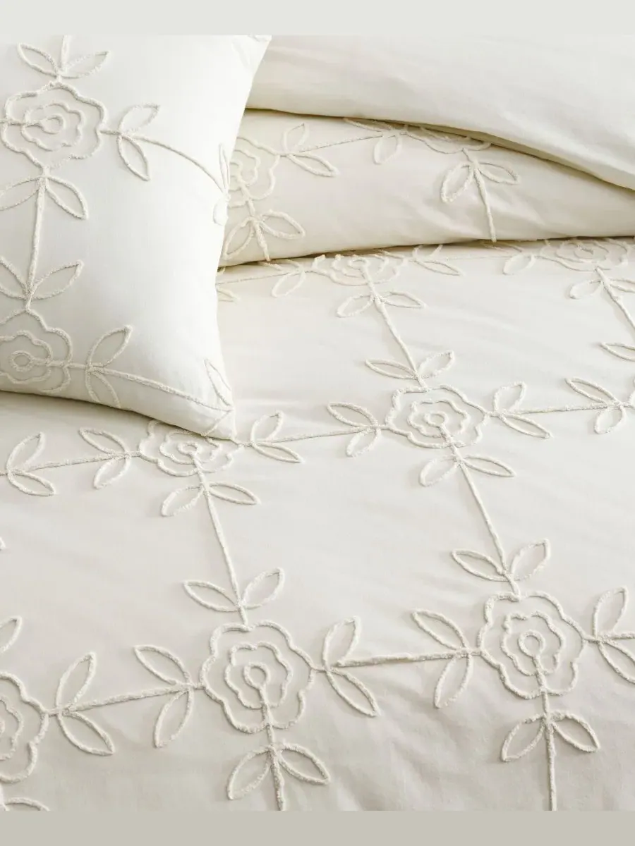 Комплект пододеяльника с наволочками Trellis Rose, 3 предмета, Full/Queen Peri Home — изображение 5 из 7, белый