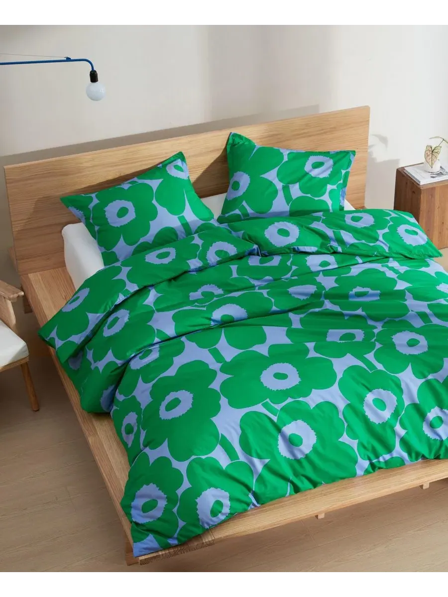 Комплект стеганого одеяла Unikko Cotton, 3 предмета, Full/Queen Marimekko — изображение 3 из 7, зеленый синий