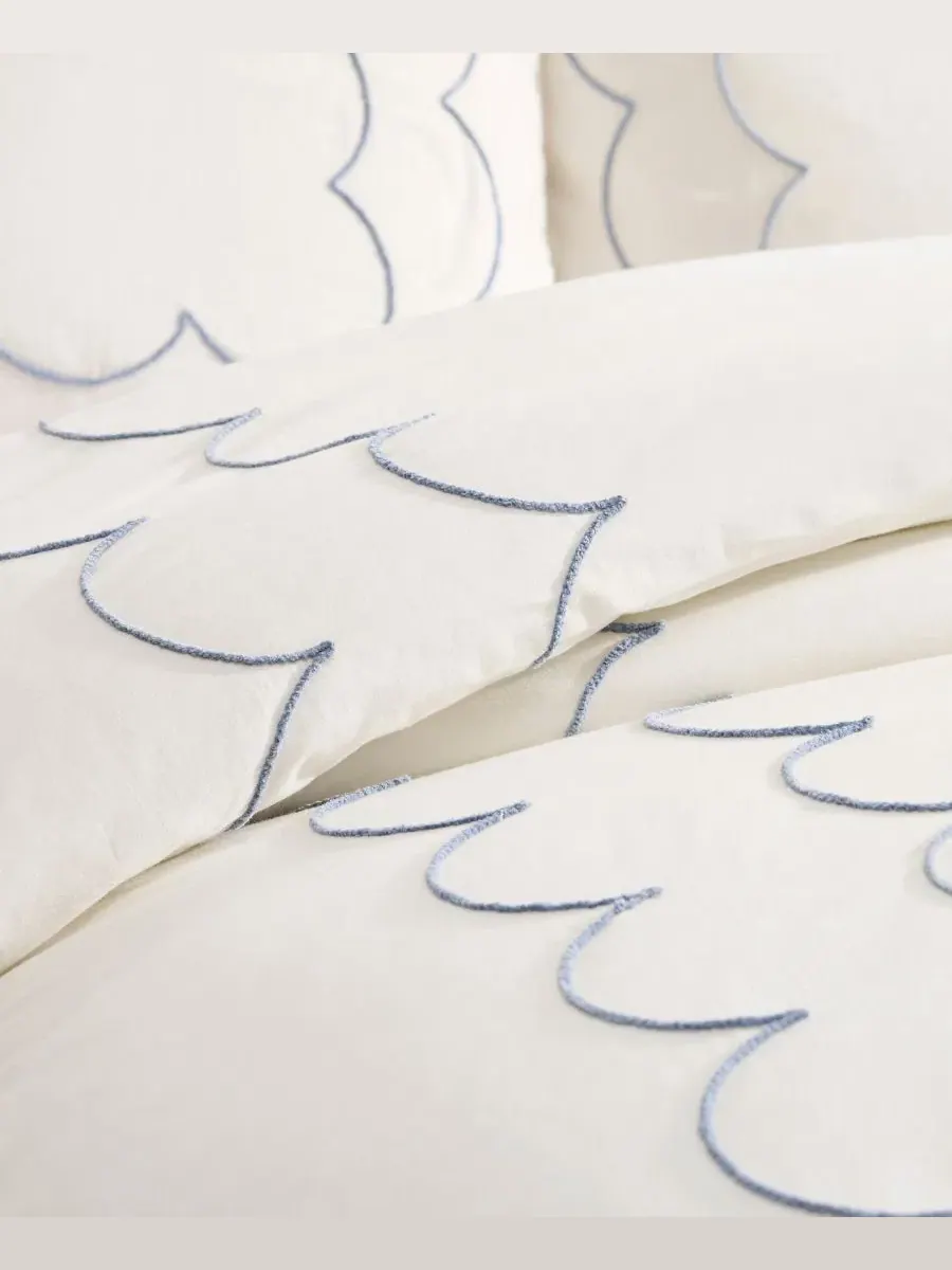 Комплект стеганого пододеяльника с воланами Daydream Scallop Peri Home — изображение 5 из 7