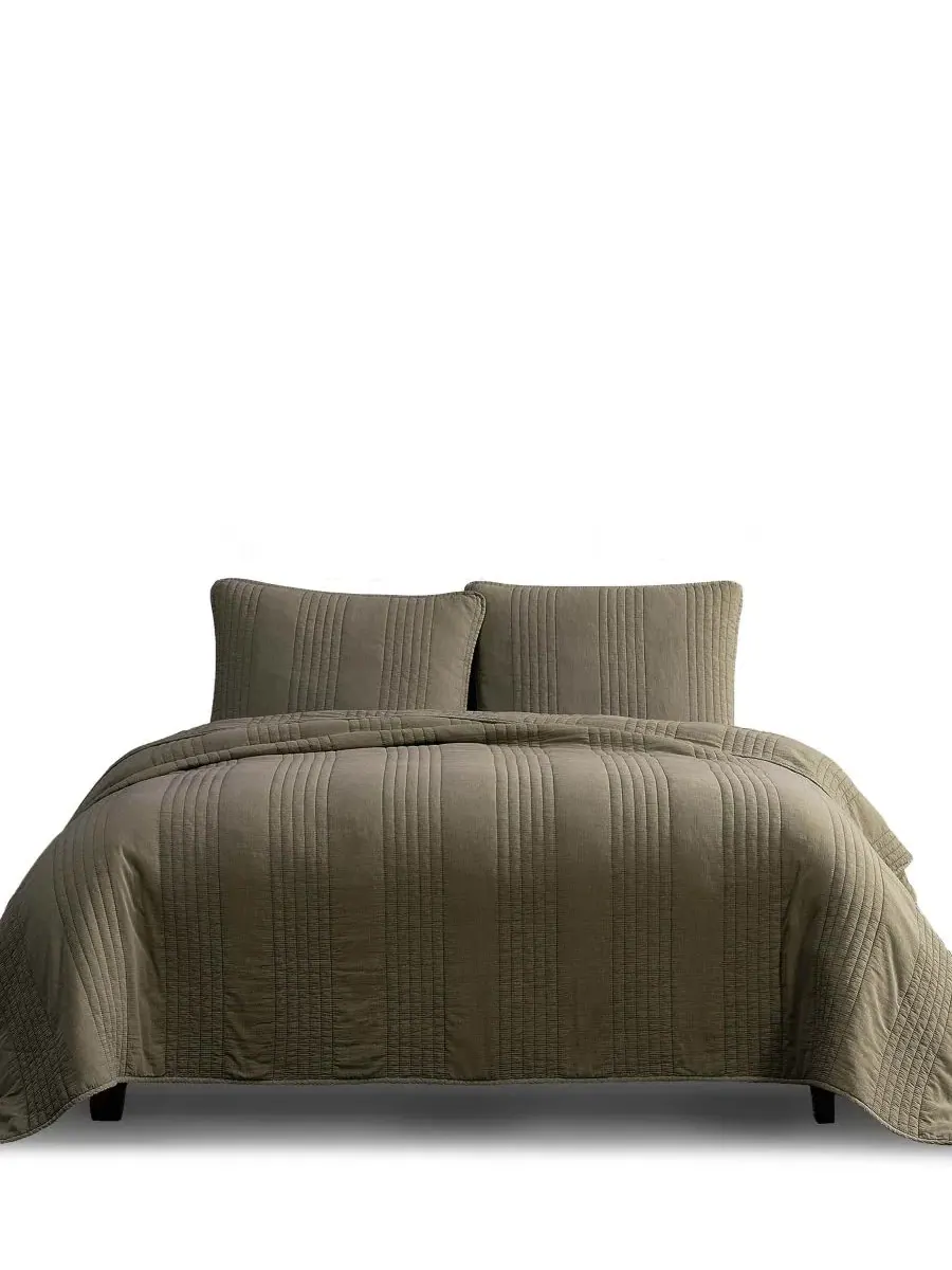Стеганое покрывало Saria Quilted 3-Piece Coverlet Set Riverbrook Home — изображение 2 из 7, оливковый