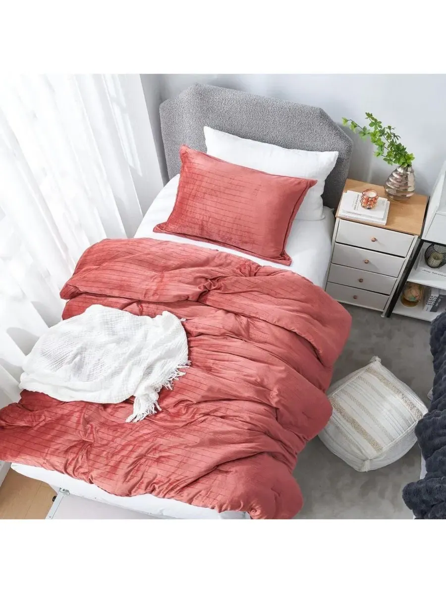 Комплект постельного белья Oversized Comforter Set Coma Inducer — изображение 2 из 4, красный