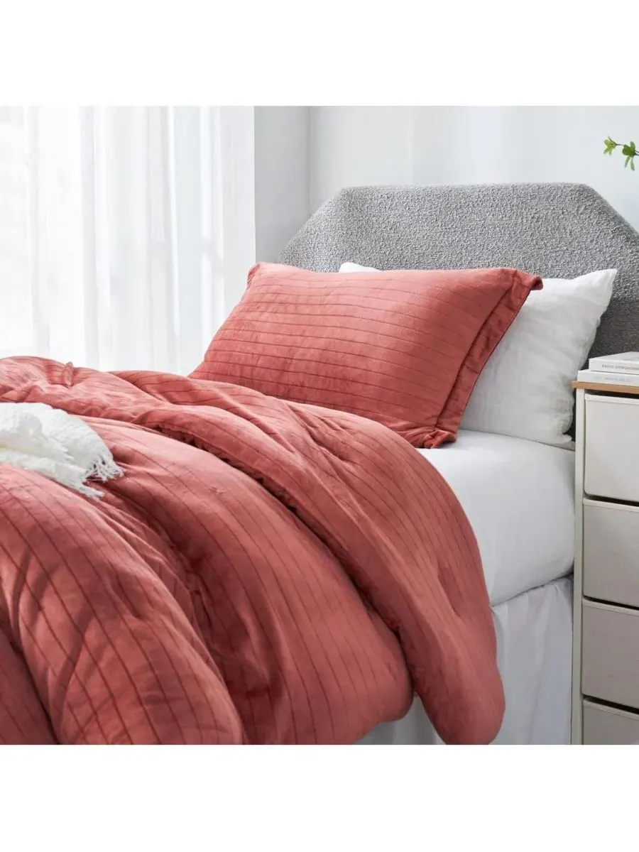 Комплект постельного белья Oversized Comforter Set Coma Inducer — изображение 3 из 4, красный