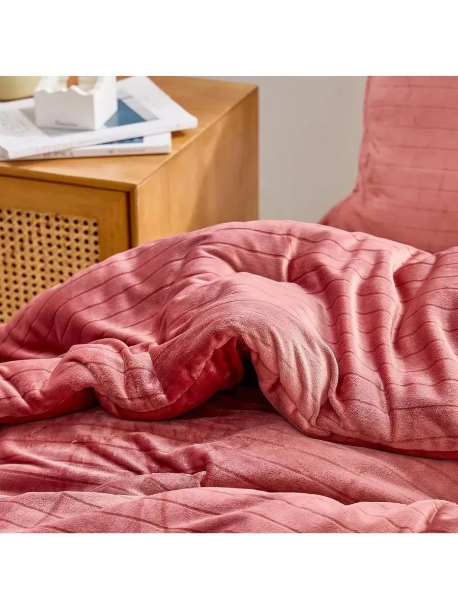 Комплект постельного белья Oversized Comforter Set Coma Inducer — изображение 4 из 4, красный