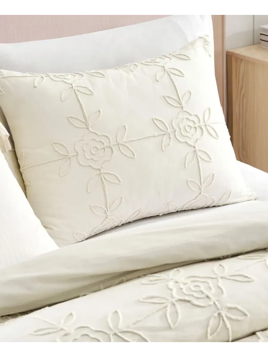 Комплект стеганого одеяла с вышивкой Trellis Rose Peri Home — изображение 4 из 7, белый