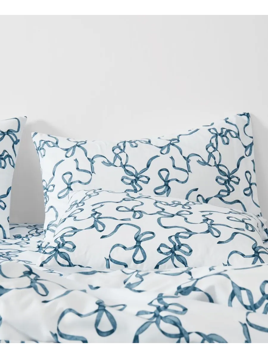 Комплект постельного белья "Printed Bow Whimsy" из 3 предметов, размер "Кинг-сайз", 3 предмета — изображение 2 из 5, синий