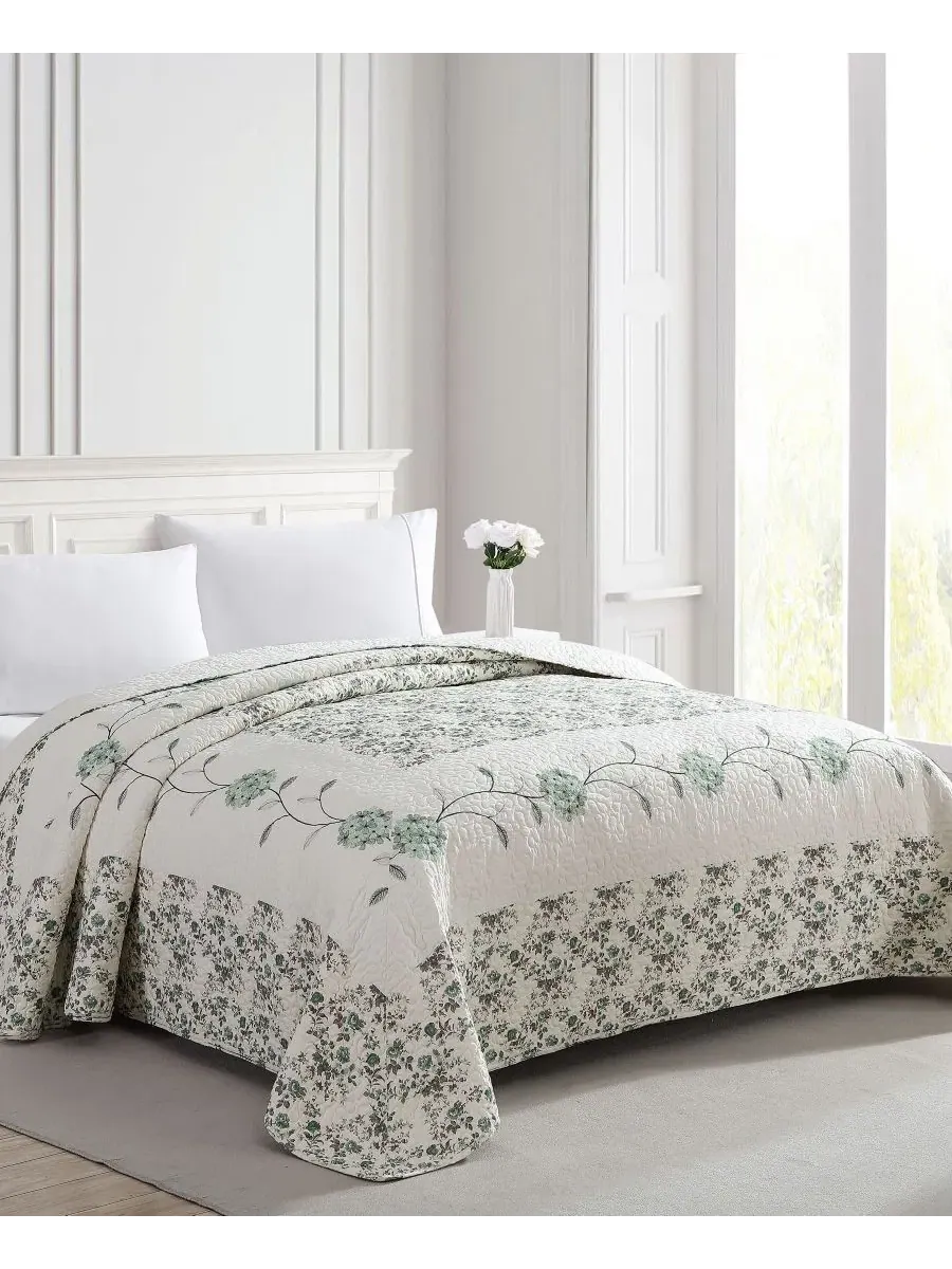 Покрывало с вышивкой гвоздики Carnation Embroidered Beatrice Home Fashions