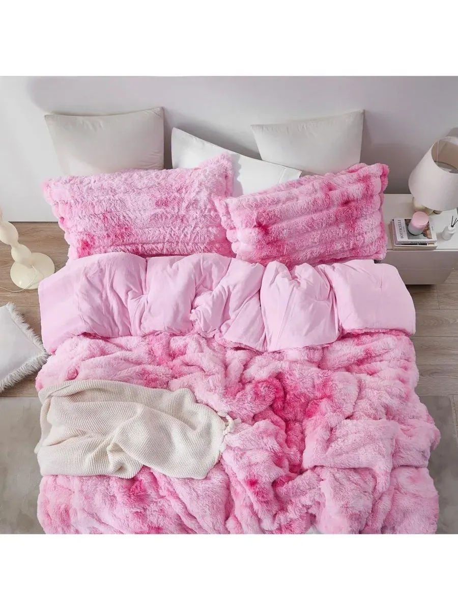 Комплект пухового одеяла Oversized из искусственного меха Snowball Chunky Bunny Coma Inducer — изображение 3 из 4, розовый