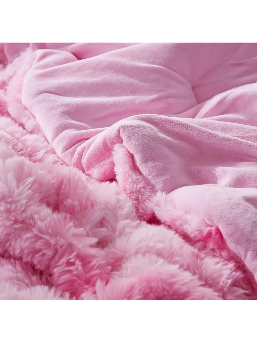 Комплект пухового одеяла Oversized из искусственного меха Snowball Chunky Bunny Coma Inducer — изображение 4 из 4, розовый