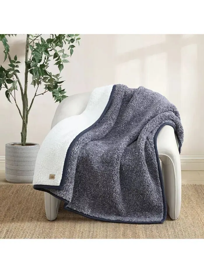 Классический плед UGG Fluff, 50 x 70 дюймов UGG