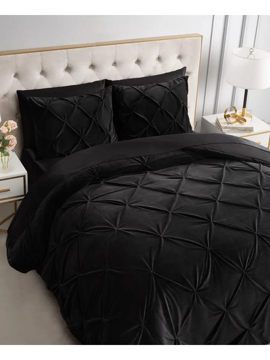 Комплект постельного белья Kiss Pleat Plush из 3 предметов, размер Full/Queen Juicy Couture — изображение 3 из 6, черный