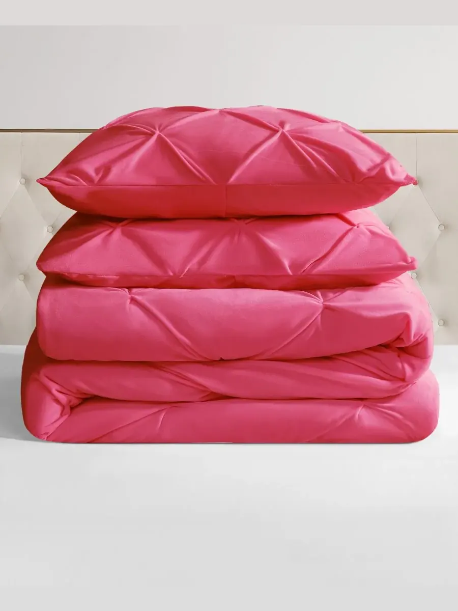 Комплект постельного белья Kiss Pleat Plush из 3 предметов, размер Full/Queen Juicy Couture — изображение 2 из 6, розовый