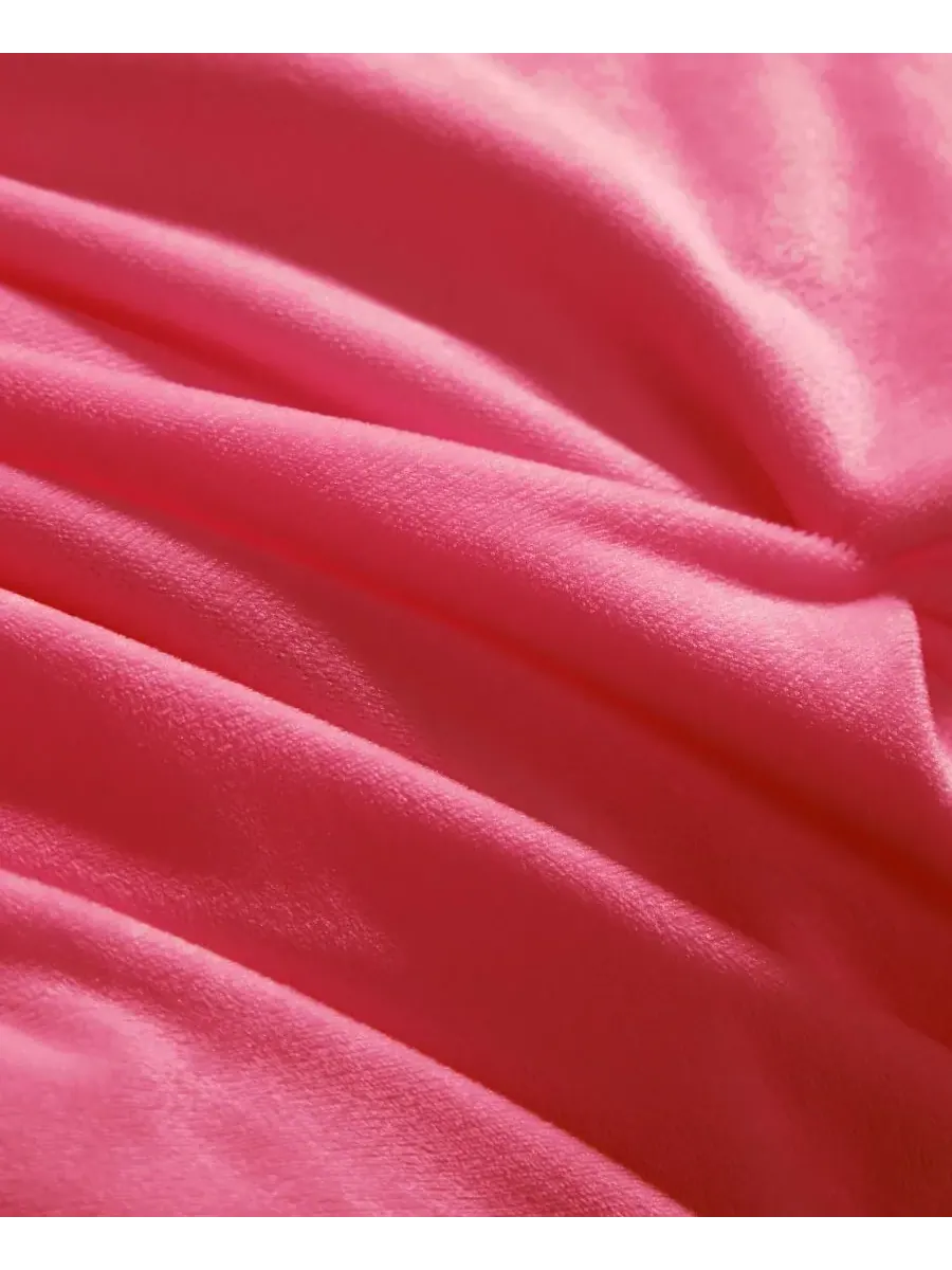 Комплект постельного белья Kiss Pleat Plush из 3 предметов, размер Full/Queen Juicy Couture — изображение 4 из 6, розовый