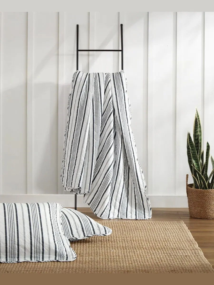 Комплект постельного белья Stripe Perfection из хлопка, 3 предмета, размер King Laura Ashley — изображение 8 из 8, белый
