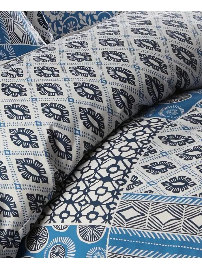 Альтернативный комплект из одеяла и накидки Global Patchwork Down Southshore Fine Linens — изображение 4 из 5, синий