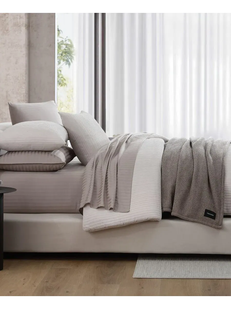 Комплект стеганого одеяла из шенилла Chenille Solid Comforter Set Vera Wang — изображение 3 из 8, коричневый