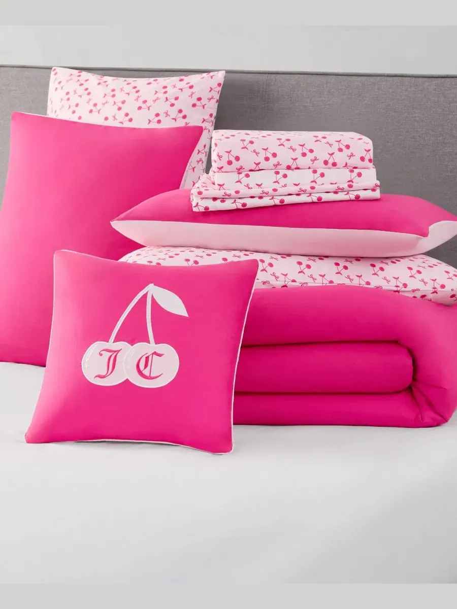Комплект постельного белья Juicy Couture Reversible 8-Pc Bed in a Bag — изображение 12 из 13, светлый розовый