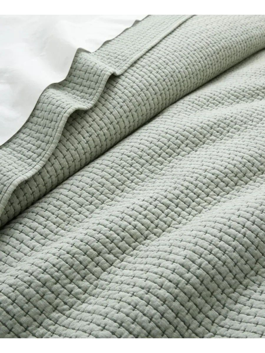 Стеганое покрывало с вышивкой Pick-Stitch Artisan, 3 предмета, Full/Queen Levtex Home — изображение 4 из 4, шалфейный