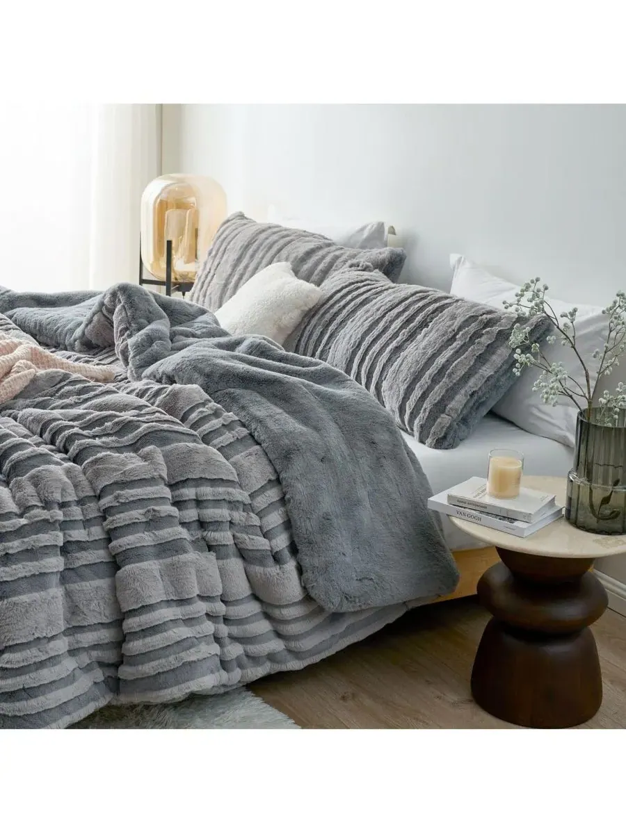 Комплект постельного белья Chunkiest Chunky Bunny Freezin Waters - Coma Inducer Oversized Comforter — изображение 2 из 4