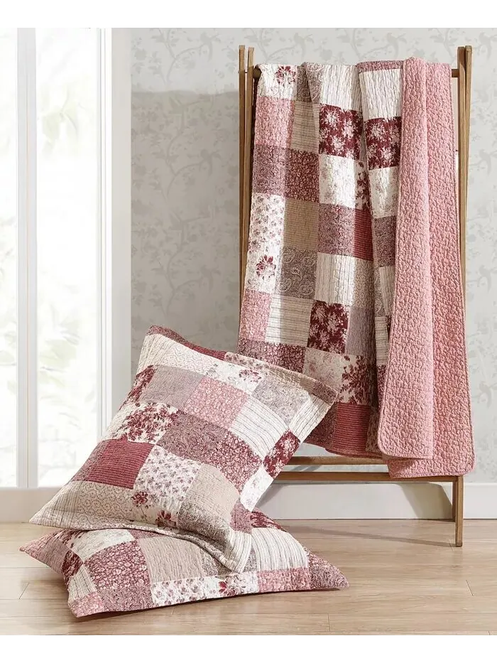 Комплект двусторонних хлопковых одеял Celina в стиле пэчворк Laura Ashley — изображение 5 из 9, бежевый