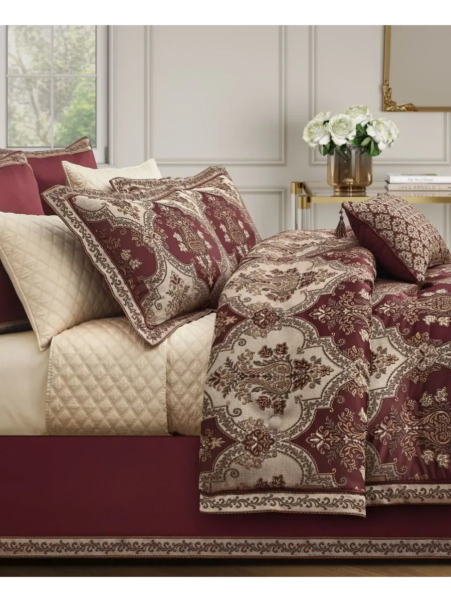 Комплект стеганого одеяла Phyllis Woven Damask, 4 предмета, King J Queen New York — изображение 2 из 8, бордо