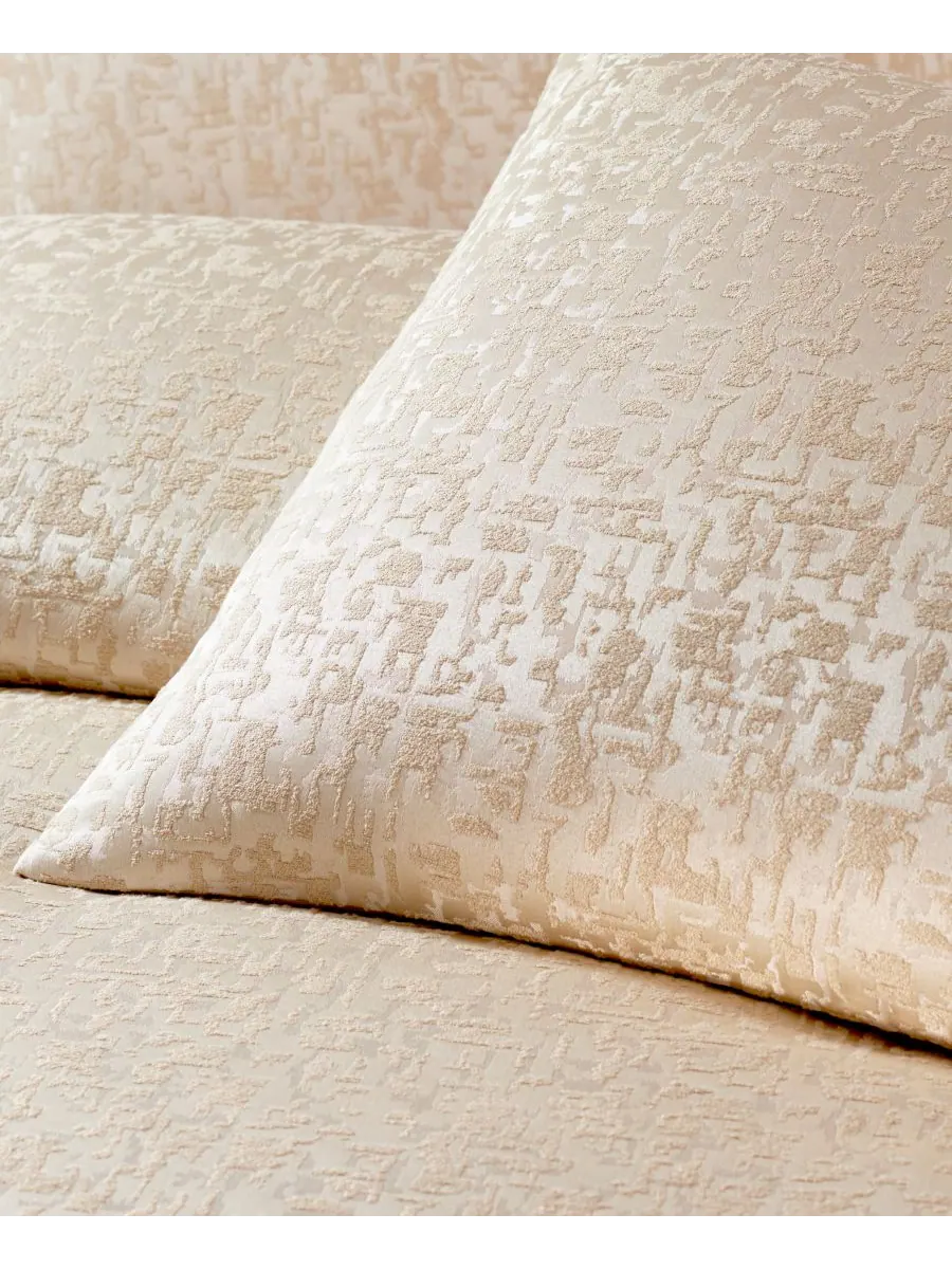 Фрагментная тканая наволочка, европейская Donna Karan Home, Gold, European Sham — изображение 2 из 4, золото