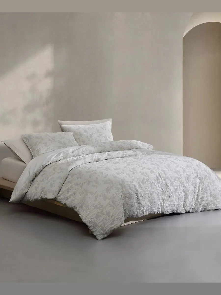 Комплект пододеяльников Cascade Cotton Yarn-Dyed Duvet Cover Set Calvin Klein — изображение 2 из 8, слоновая кость/серый