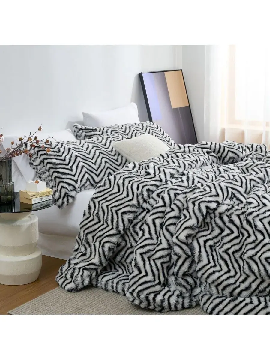 Комплект стеганого одеяла с плюшевым рисунком шеврон Coma Inducer, Zebra Ripple — изображение 3 из 4