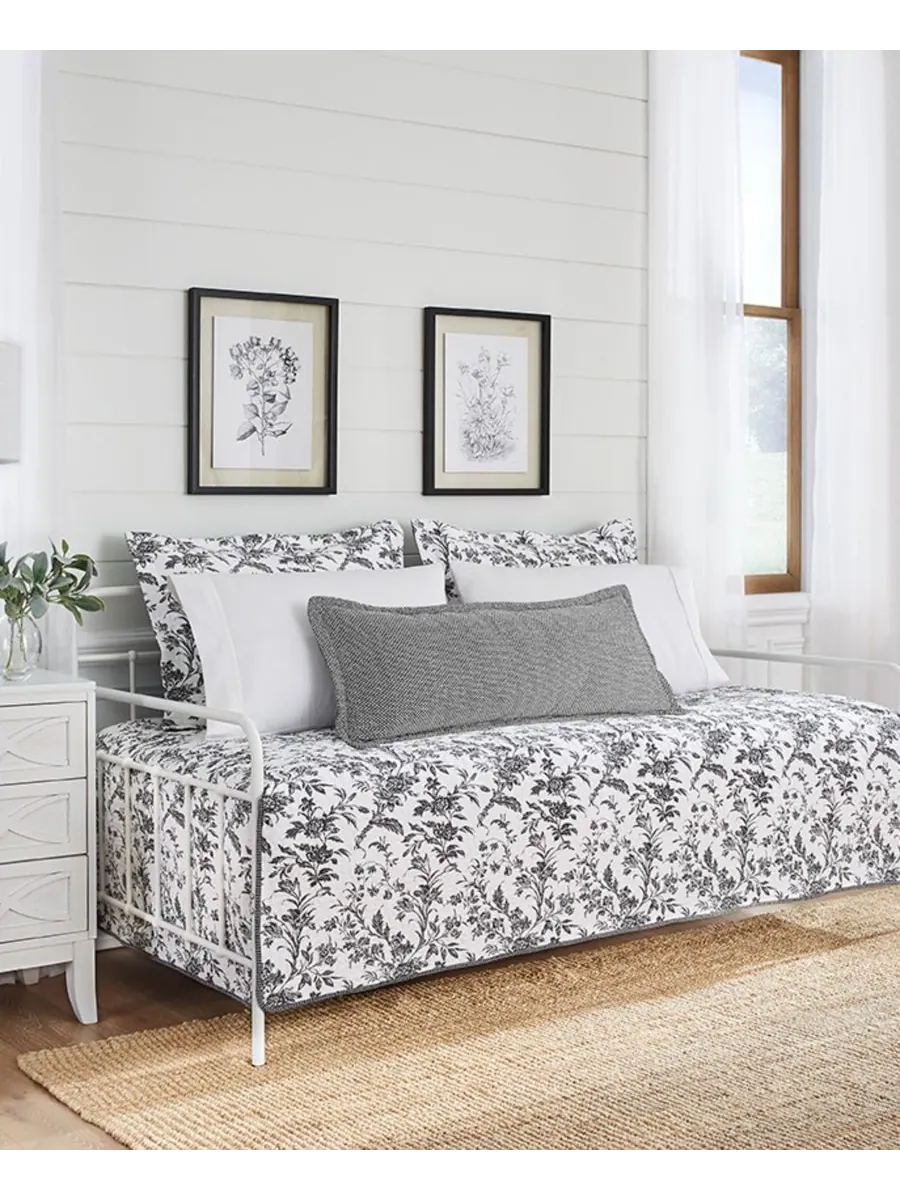 Комплект постельного белья Amberley Cotton из 4 предметов, для дивана-кровати Laura Ashley — изображение 1 из 5, черный/белый