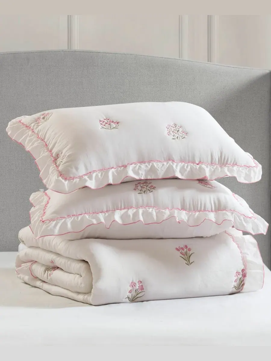 Комплект постельного белья Aglaia Floral с наполнителем из 3 предметов, размер Full/Queen — изображение 4 из 10, розовый