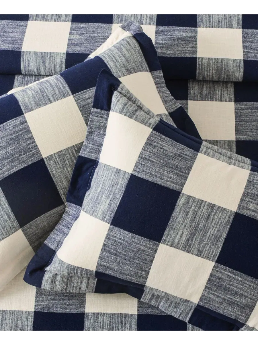 Комплект стеганого пододеяльника с наволочками Highland Plaid Levtex Home — изображение 5 из 7, темно-синий