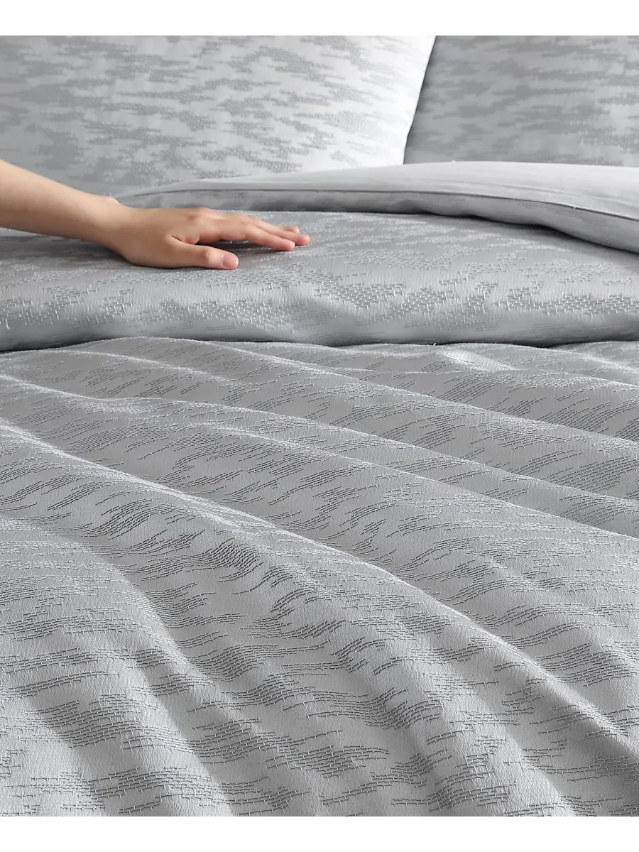 Комплект постельного белья Illusion из 3 предметов, размер Queen Vera Wang — изображение 4 из 7, серебристый серый