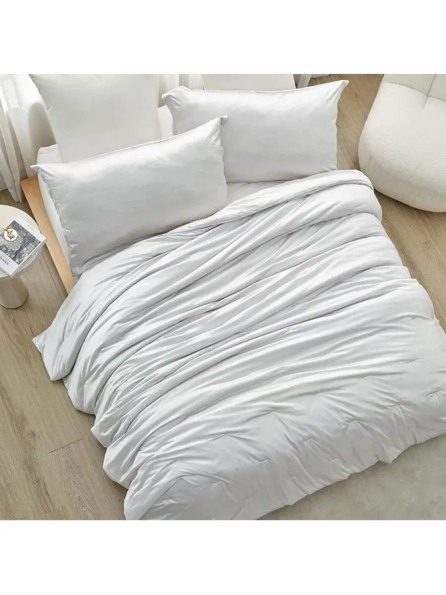 Одеяло-комфортер оверсайз Satin Summer Coma Inducer — изображение 3 из 4, серый
