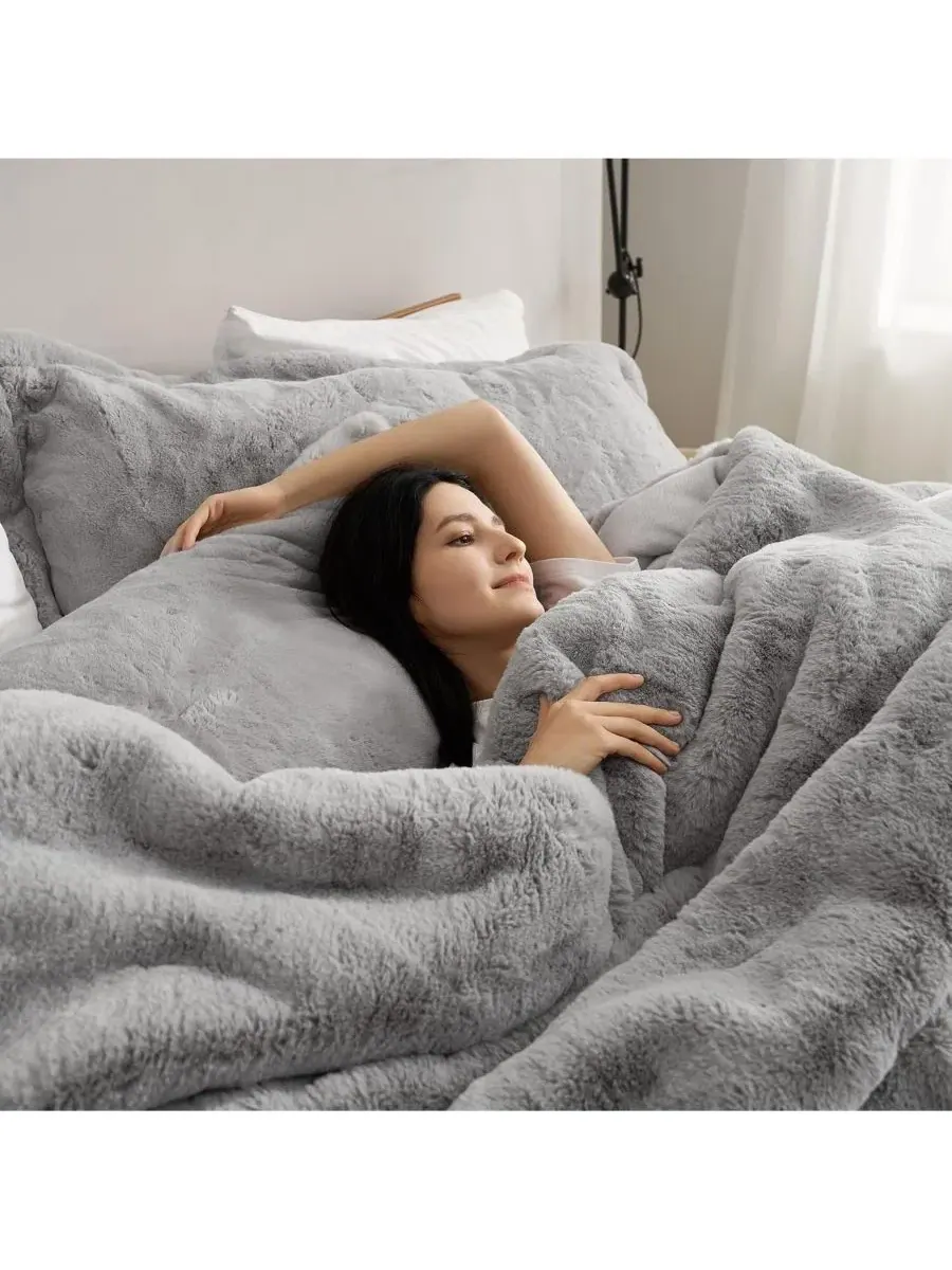 Комплект стеганого одеяла с плюшевым ворсом Chunky Bunny Coma Inducer — изображение 2 из 8, серый