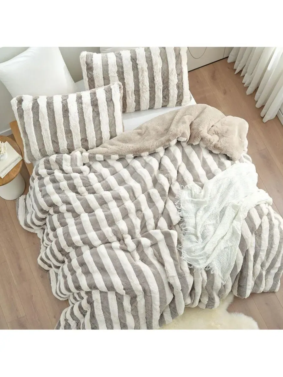 Комплект постельного белья Chunkiest Chunky Bunny Freezin Waters - Coma Inducer Oversized Comforter — изображение 1 из 4