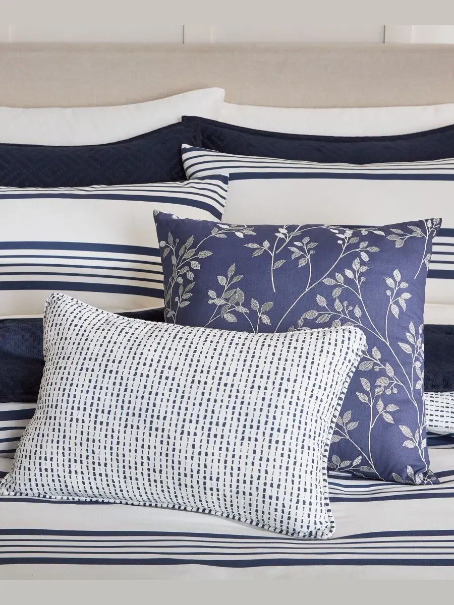 Комплект стеганых одеял Archer Stripe из хлопкового бленда Anne Klein — изображение 11 из 14, темно-синий