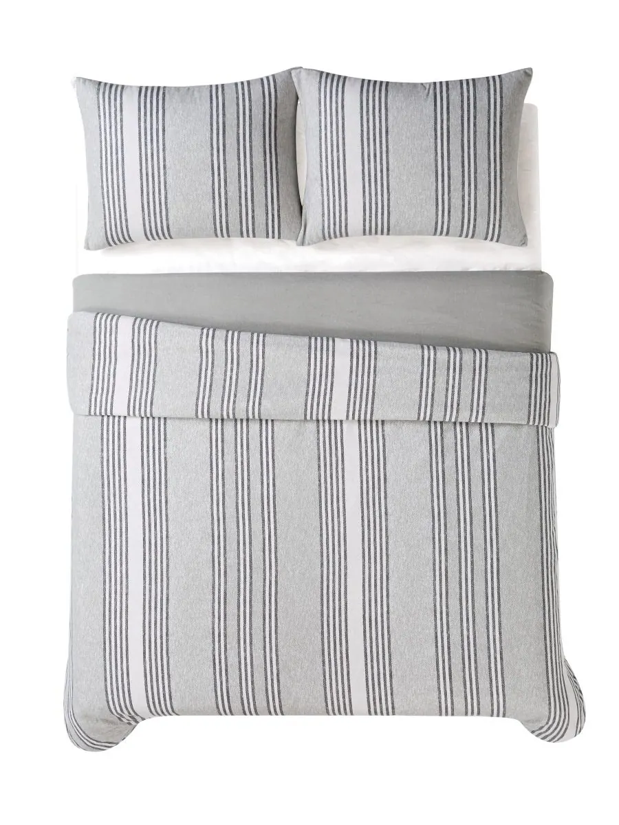 Комплект постельного белья Kiel Stripe из 3 предметов, фланелевый, размер Full/Queen Truly Soft — изображение 2 из 4, серый