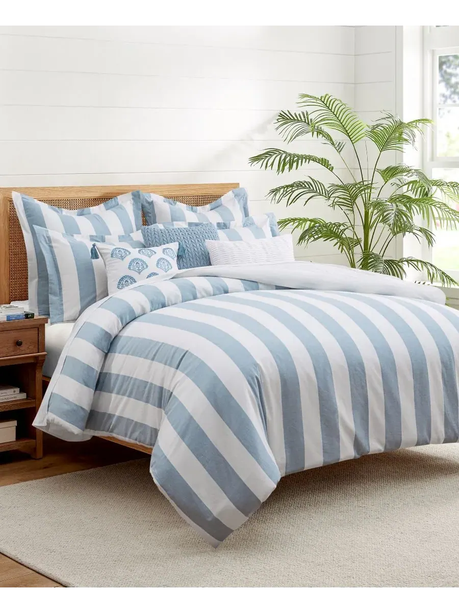 Комплект стеганого одеяла с подушками Cabana Woven Stripe Reversible Levtex Home — изображение 1 из 5, синий