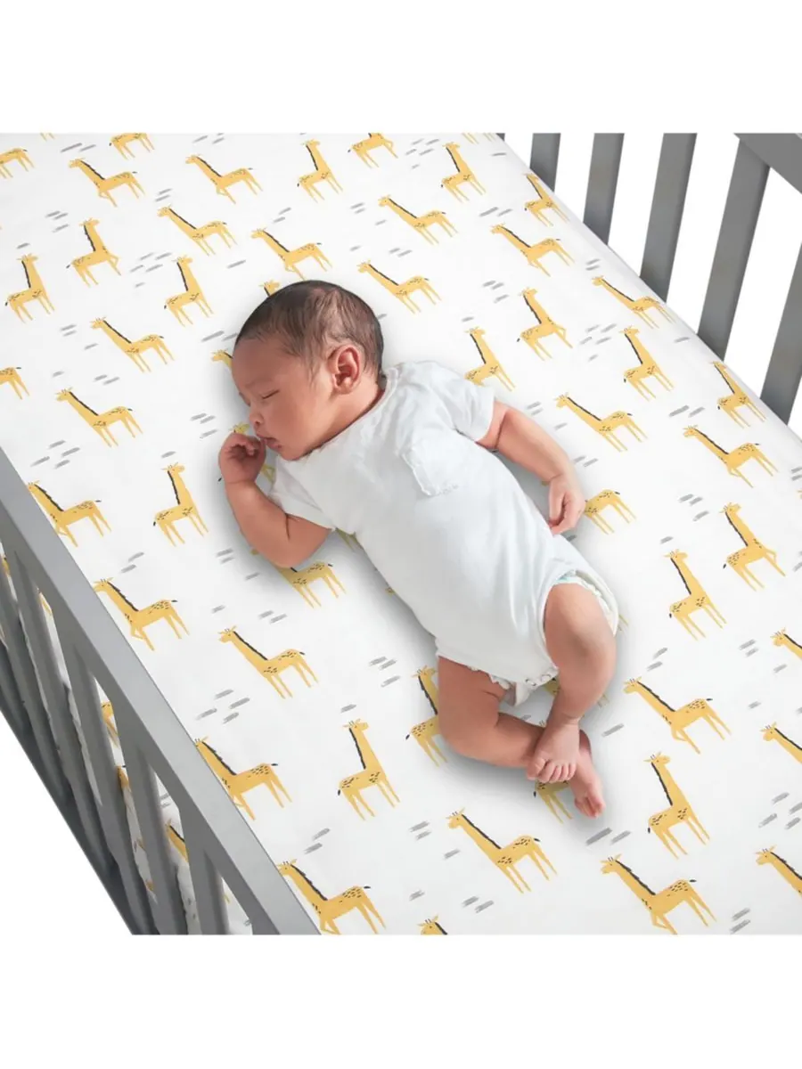 Простыня для детской кроватки Baby Signature Giraffe из органического хлопка, бело-желтая Lambs & — изображение 2 из 4, белый