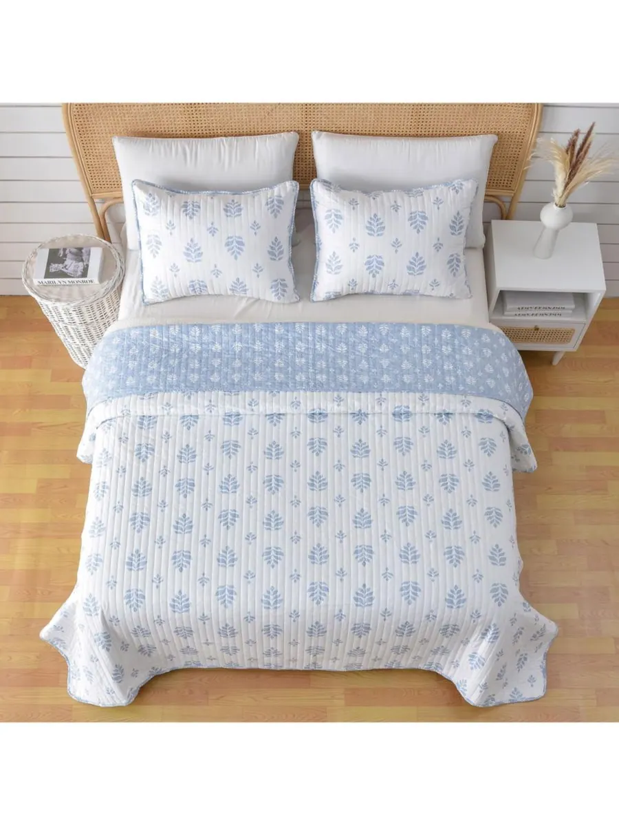Изысканный французский цветочный узор. Комплект постельного белья из микрофибры с наволочками — изображение 1 из 5, синий